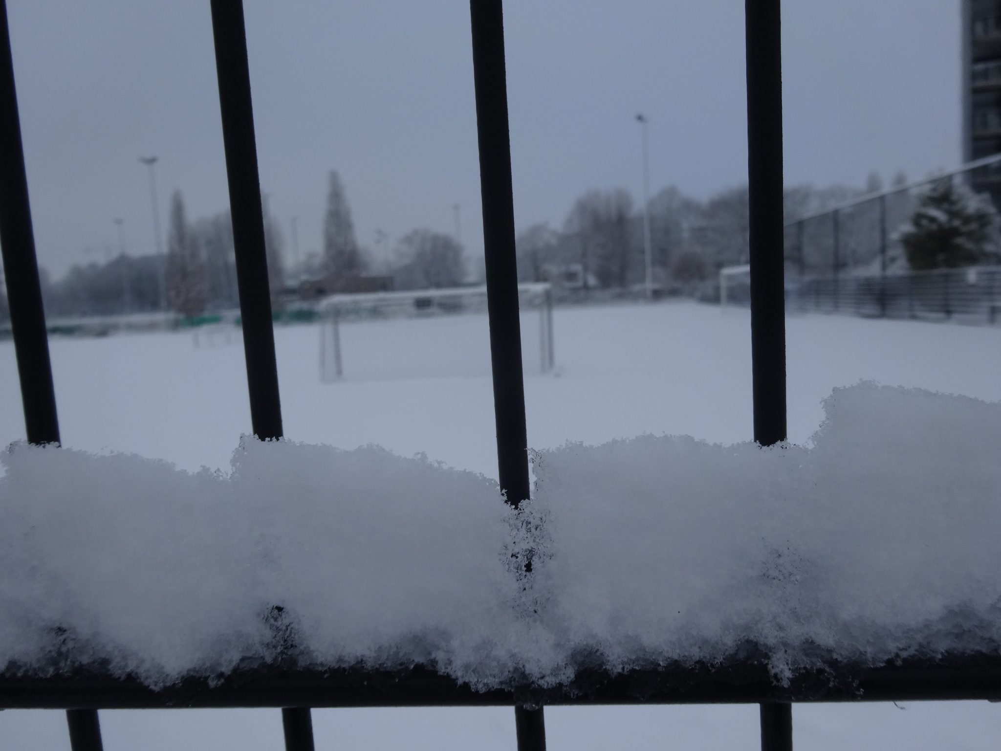 Trainen op kunstgras bij winterweer