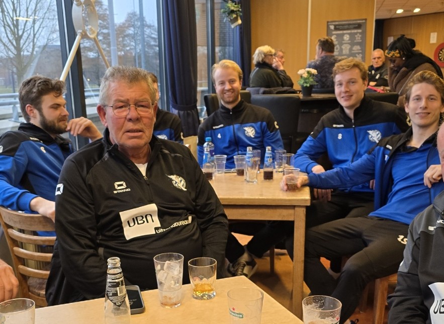 Hans Cozijn blijft hoofdtrainer